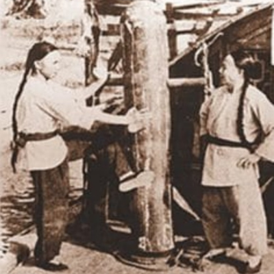 19th century picture of wooden dummy training at the Red Junk Opera company